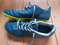 Football boots & skin pads